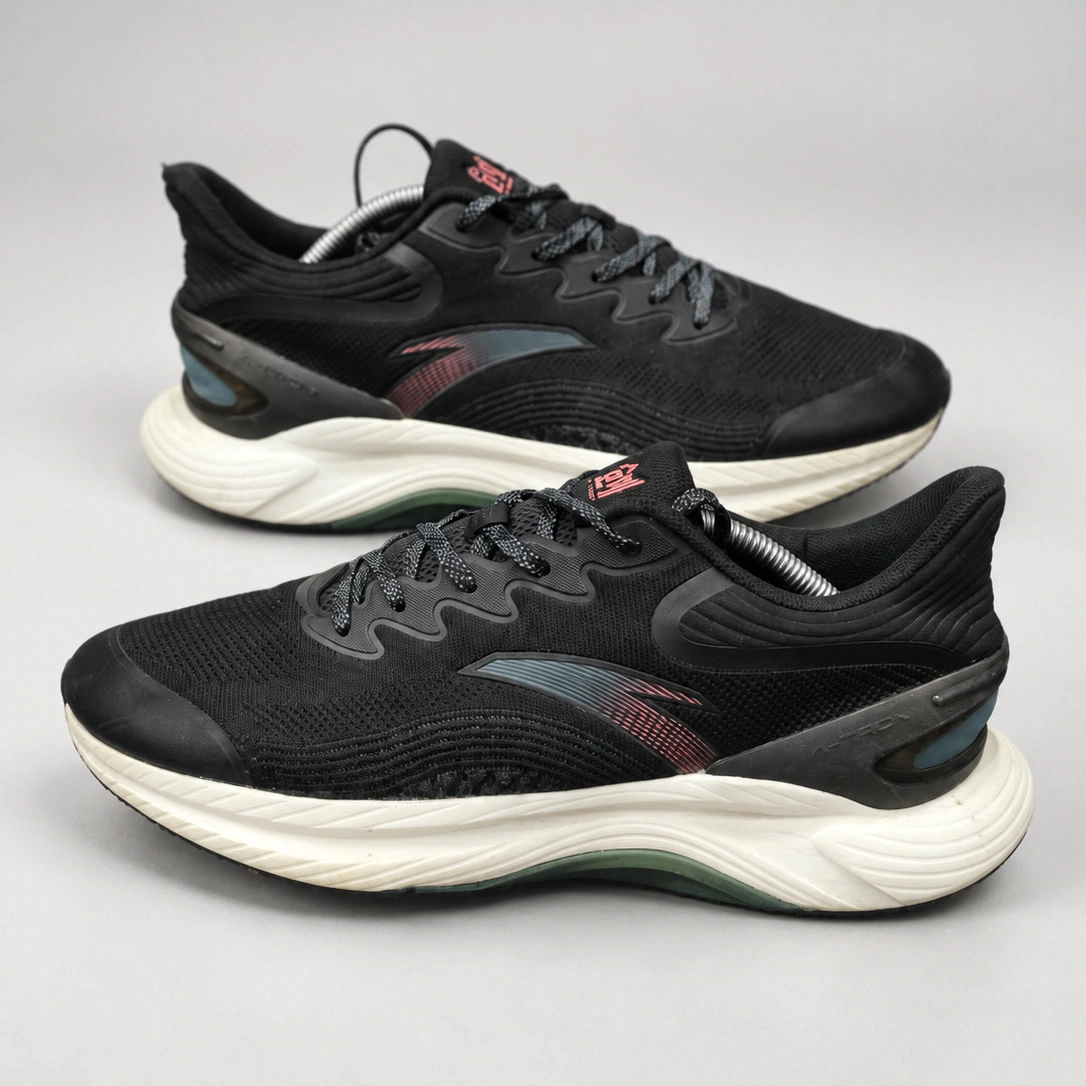 Black Aero-Cushion Running Shoes image 1